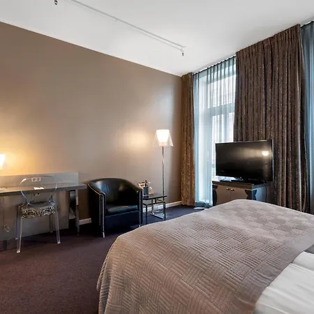Clarion Ernst 4*
