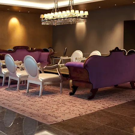 Clarion Ernst فندق 4*